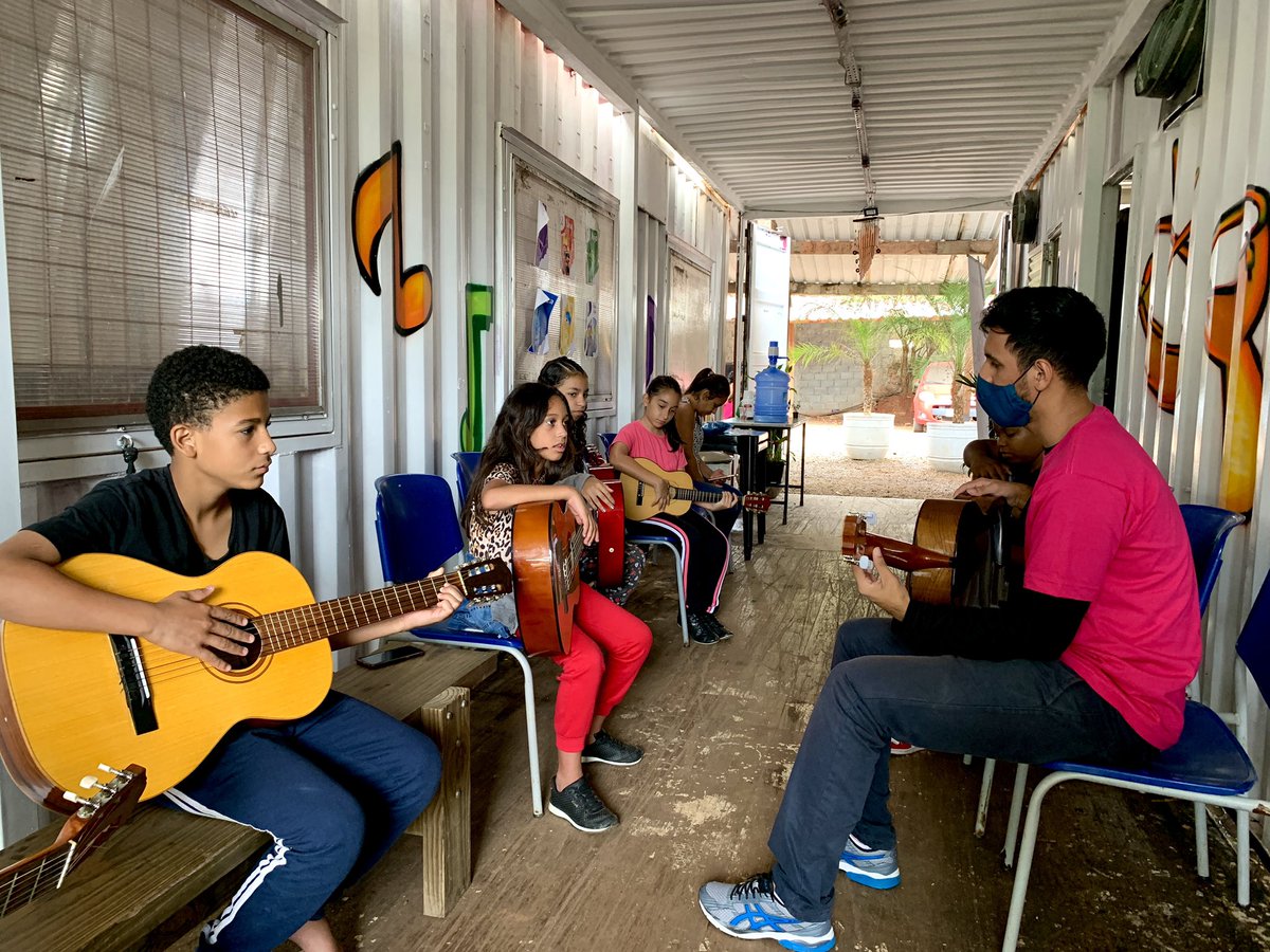 UParaisopolis's tweet photo. Iniciamos a manhã de domingo com aula de violão.
.
.
#musica #brasil #paraisopolis #percussao #educacao #protagonismo #unidosomosmaisfortes https://t.co/wLqQG81sVY