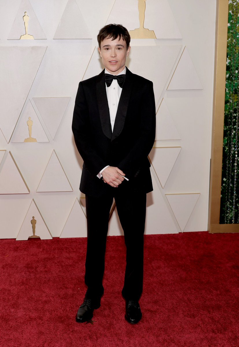 lnfosSeriesFR's tweet photo. #PHOTOZ Elliot Page aux #Oscars https://t.co/02237UUtPI