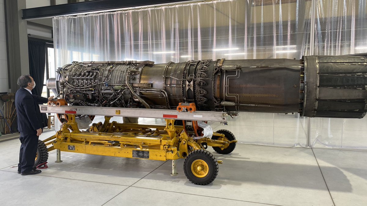 kurume_it's tweet photo. 「航空自衛隊様からファントム戦闘機用エンジンを無償貸付いただきました！」
#久留米工大 #F-4 #戦闘機 #ゼネラル・エレクトリック＃J79 https://t.co/3INpR0ZIfY