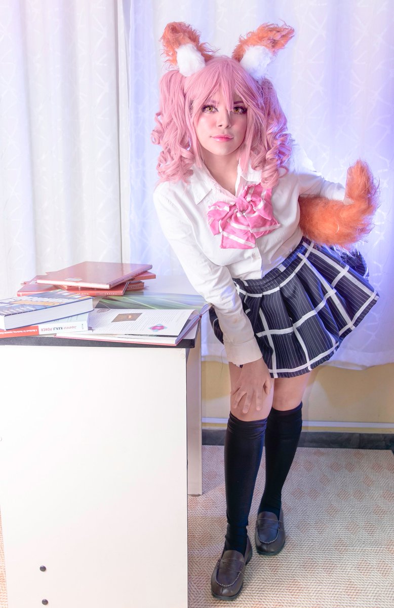 MIKOOOOONNNN 

Remember when I did Tamamo School version? 
This one if from Fate Extella but I also did tamamo berserk appron and tamamo fate extra CCC version 

I hand painted and crafted the costume, including the skirt and ribbon