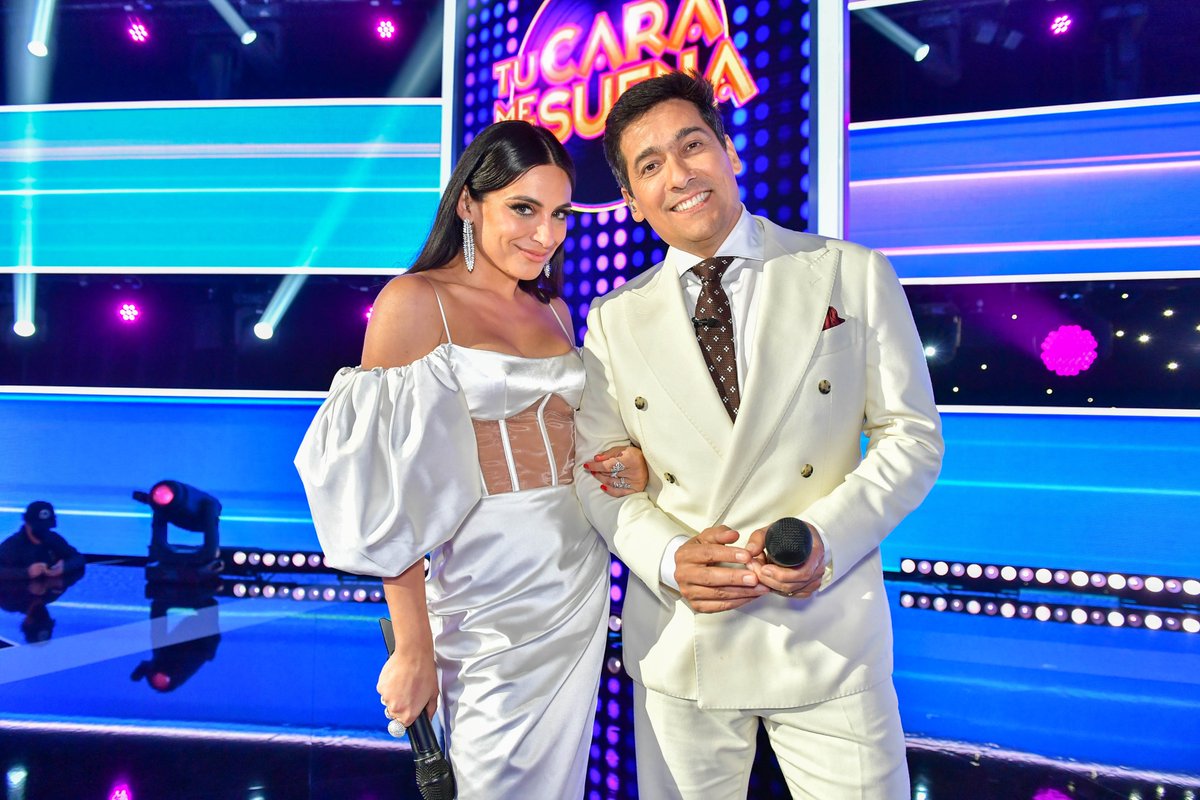 TuCaraSuenaMXUS's tweet image. ¡La espera terminó! De la mano de @anabreco y @RafaAraneda viviremos de todo con grandes artistas invitados, estamos listos para una nueva dosis de diversión en #TuCaraMeSuenaMXUS 🥳✨