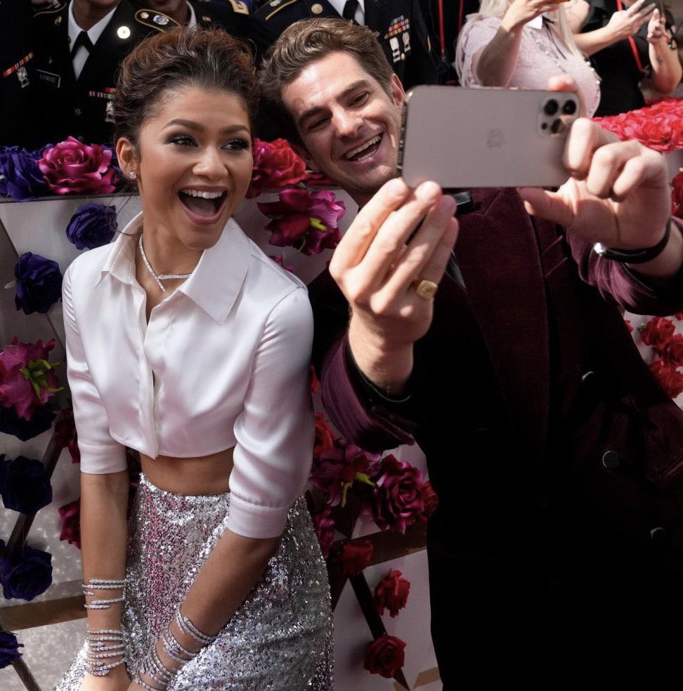 dayapeters's tweet photo. andrew and zendaya at the oscars red carpet can be something so personal to me <3 https://t.co/TFfERPTLLt