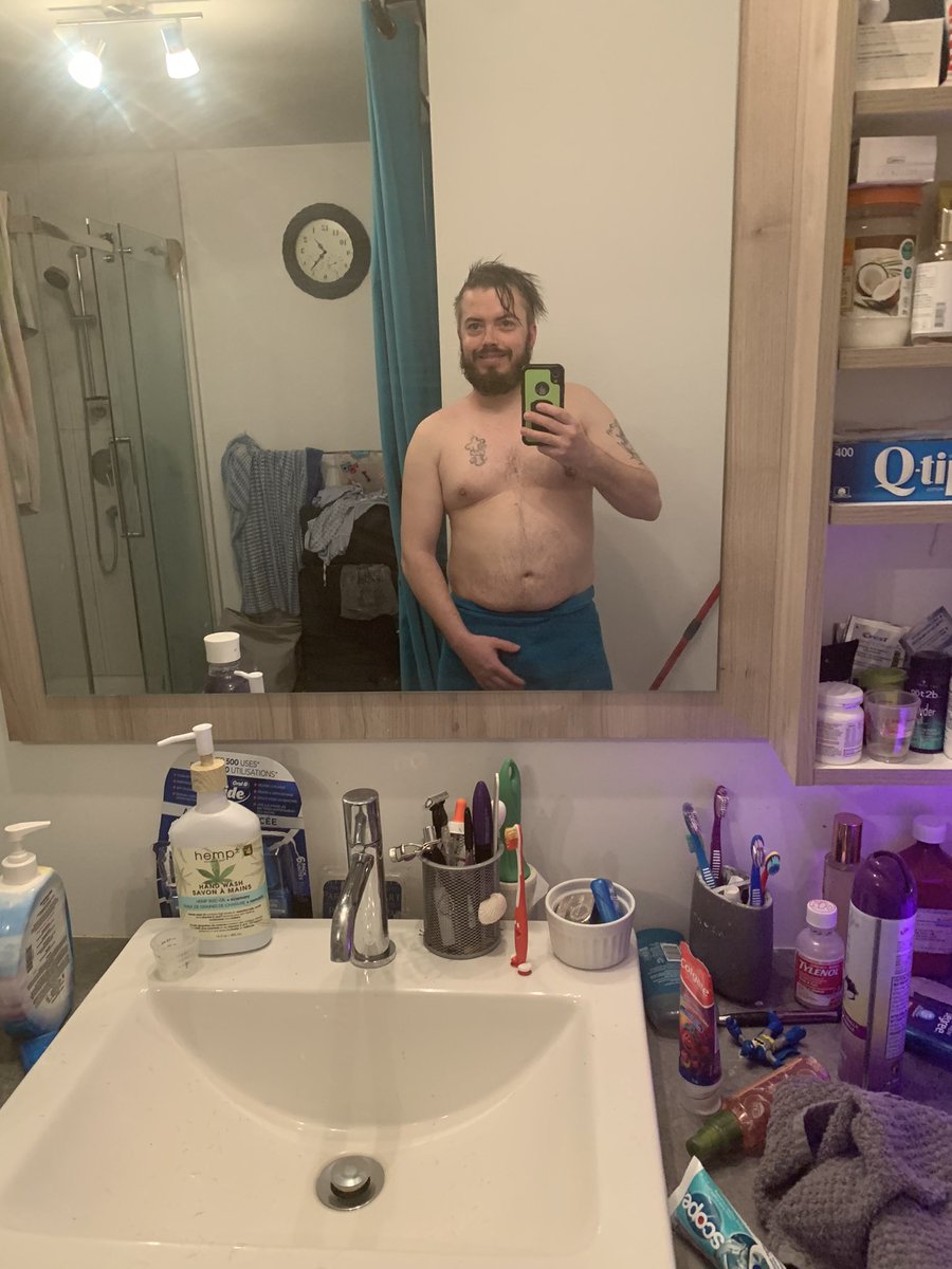 Une bonne douche après un entraînement et pourquoi pas faire sa pompe en même temps 😍.      A good shower after a workout and why not do my pump at the same time