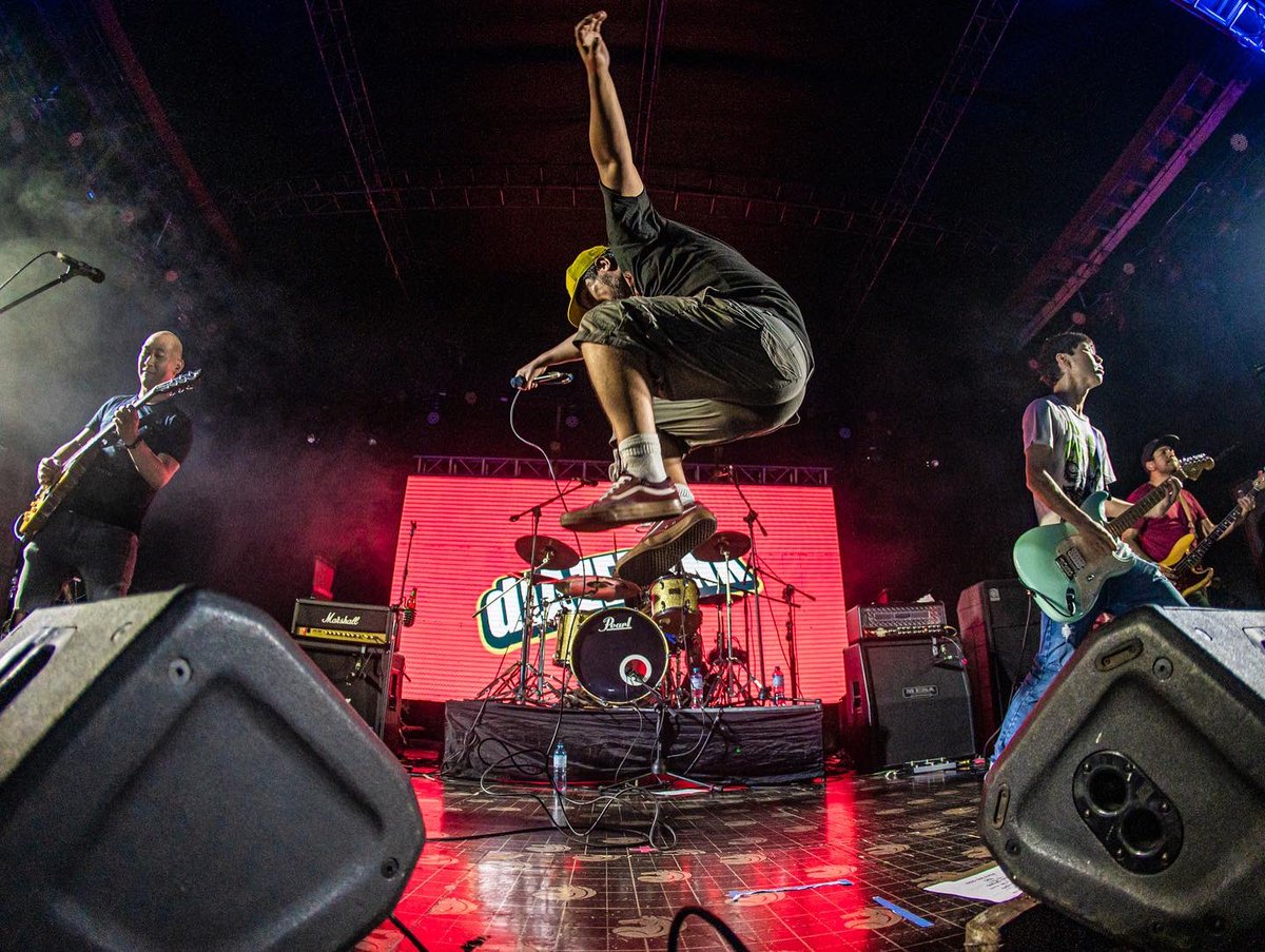 losdiazepunk's tweet photo. Estamos muy felices de volver, pero
sobretodo de haber compartido con ustedes
una de las noches más especiales de
nuestras vidas.
Gracias a las bandas y al público que hicieron
posible esta fiesta. 🤘
¡Estamos de vuelta!
#diazepunk #diazepunk20años#dzp20años https://t.co/CE4hhEPiis