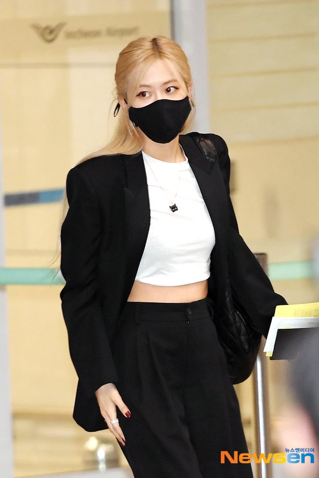 13chnwar's tweet image. oh wow 

#로제 #ROSÉ @BLACKPINK