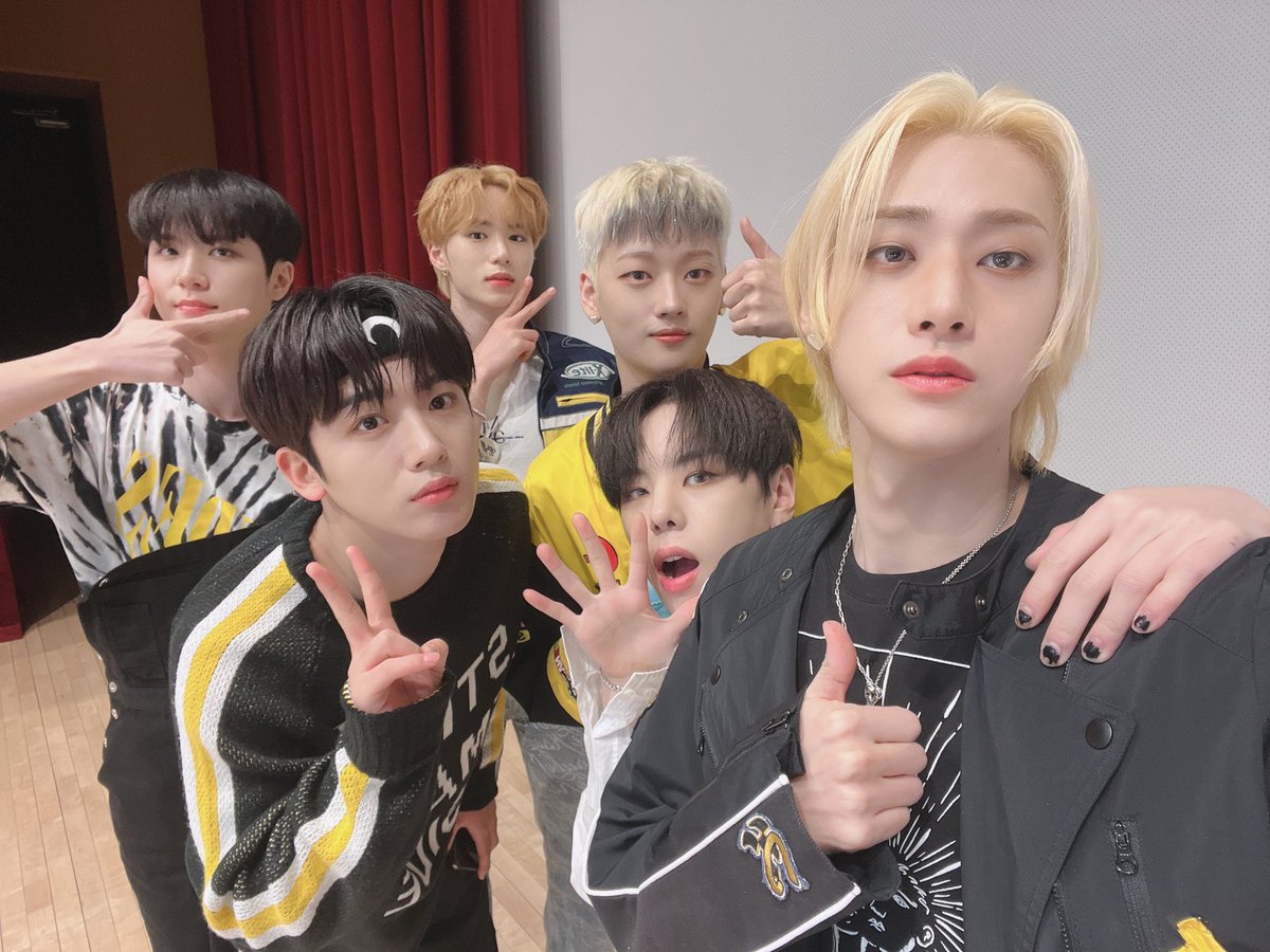 KDH_source's tweet photo. 🐥 [new post]

"WEi who shine like stars at night and RUi who were with us this week⭐️[..]💫"

"WEi qui brillent comme des étoiles la nuit et lew RUi qui ont été avec nous cette semaine⭐️[..]💫"

#김동한 #동한 #donghanfrance #위아이 #WEi #First_Love @WEi__Official
©WEi__Official https://t.co/HDgiXP7TKX