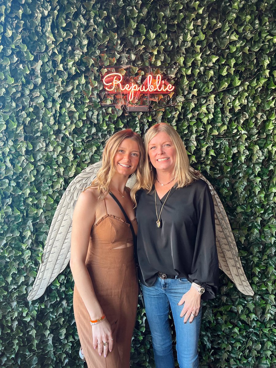 AXOUSC's tweet image. Mom’s weekend recap👩‍👧:

This weekend we celebrated our moms, hosting them in Cola! With events such as Mom’s cocktail, fun classes, Sunday brunch, etc. we had a great time hanging out with friends &amp;amp; family. AXO loves having our moms in Cola 🥰💝  #axo #axomomsweekend