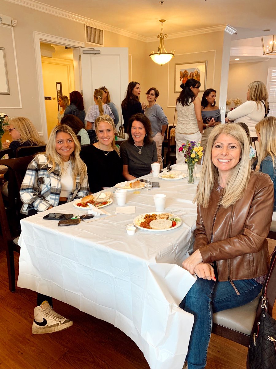 AXOUSC's tweet image. Mom’s weekend recap👩‍👧:

This weekend we celebrated our moms, hosting them in Cola! With events such as Mom’s cocktail, fun classes, Sunday brunch, etc. we had a great time hanging out with friends &amp;amp; family. AXO loves having our moms in Cola 🥰💝  #axo #axomomsweekend