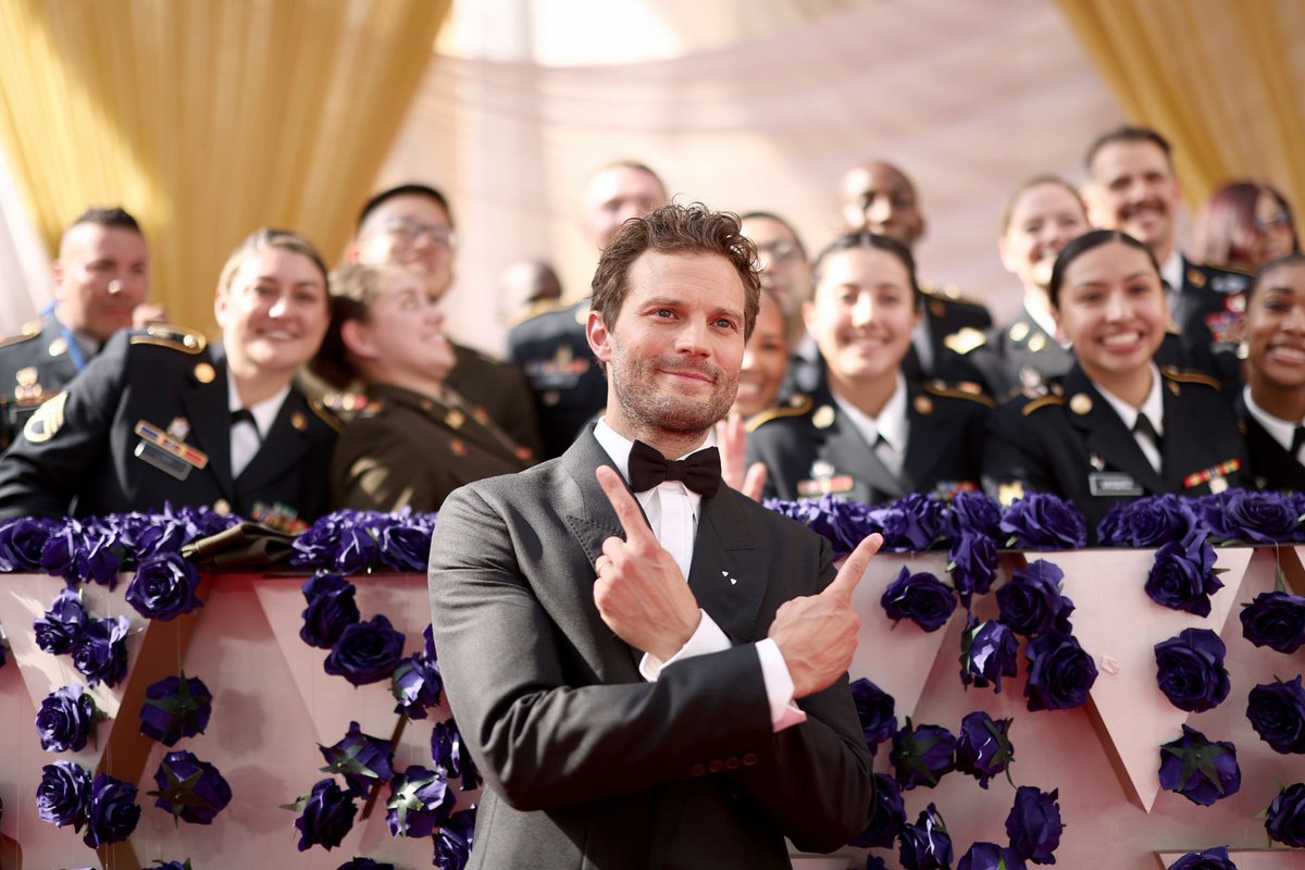 Jamie Dornan on the red carpet of the 94th Academy Awards #Oscars
