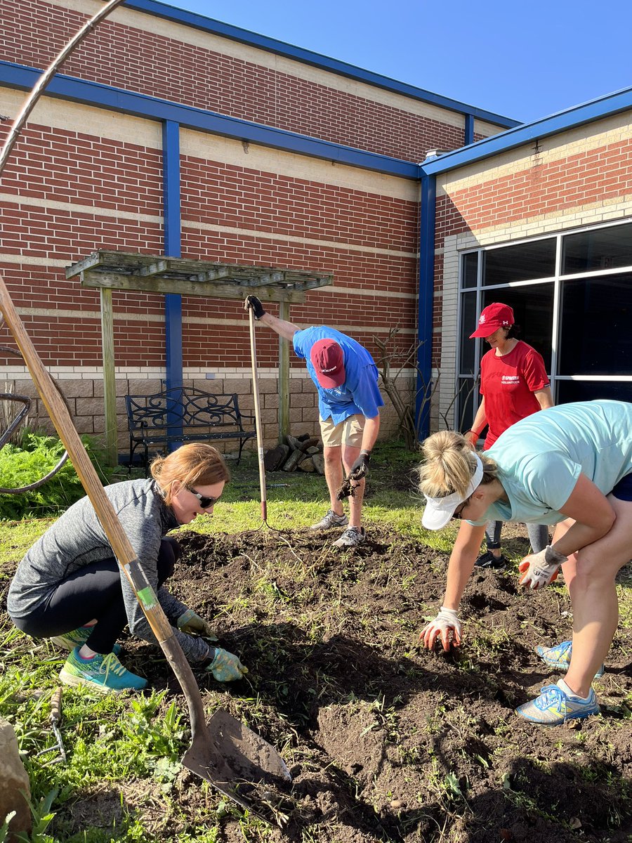 Thanks to all the staff, parents, students and friends who came out to work in our Butterfly Garden! 🦋