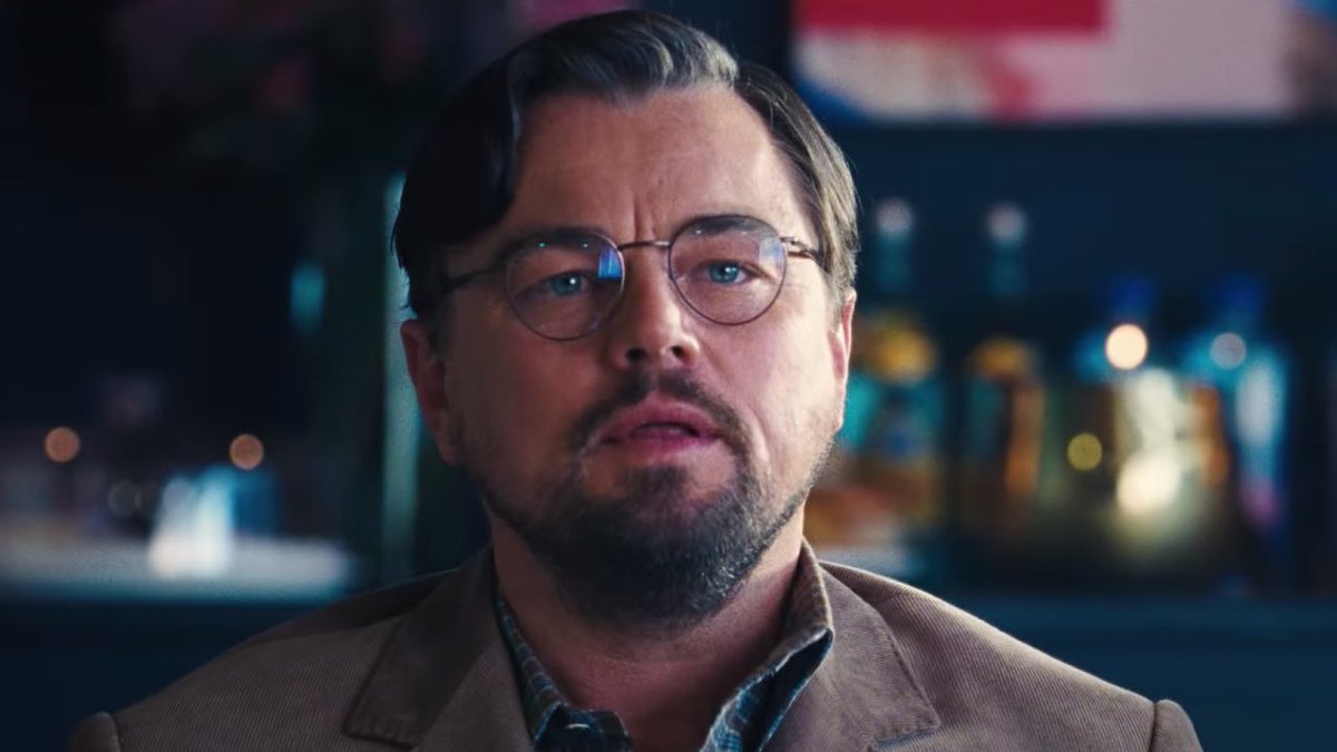 onurefendoglu's tweet photo. Amy Schumer: Leonardo DiCaprio, onun hakkında ne söyleyebilirim ki?  İklim değişikliğiyle mücadele etmek ve kız arkadaşlarına daha temiz, daha yeşil bir gezegen bırakmak için çok şey yaptı." 😀  #Oscar https://t.co/RMooajqDwX