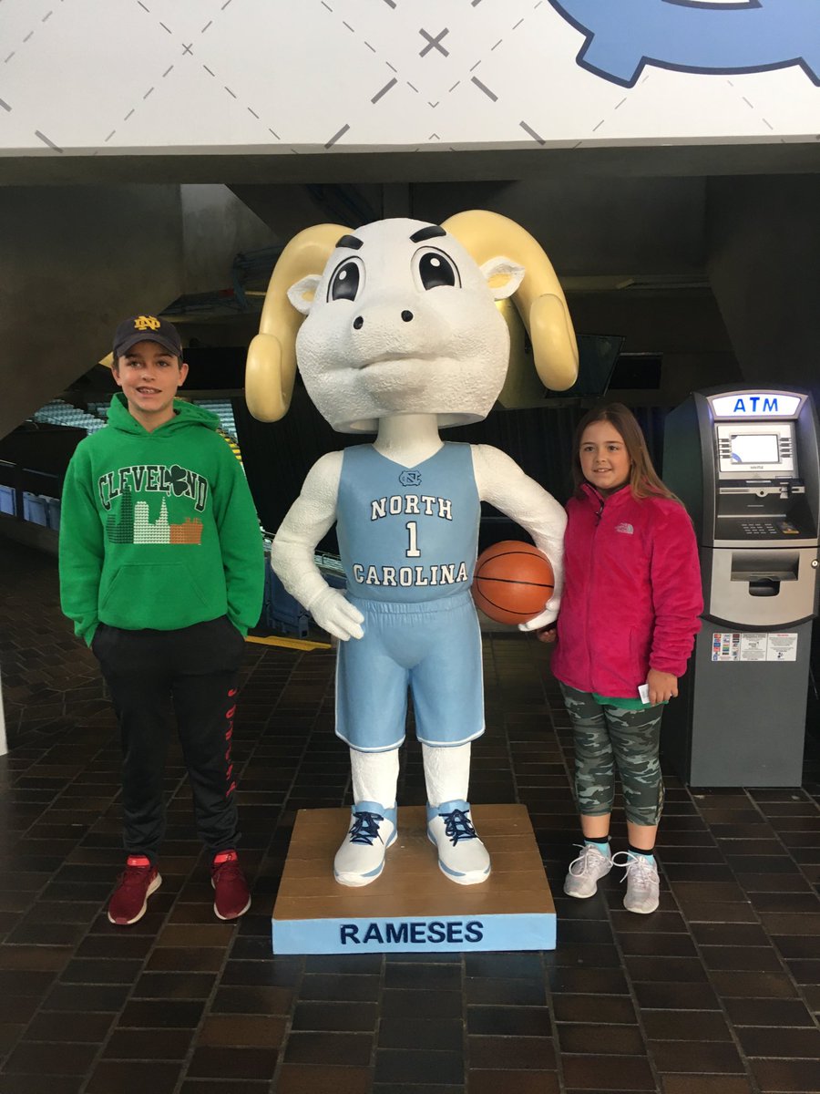 TimDeGeeter's tweet photo. @UNC_Basketball @MarchMadnessMBB #bracketnotbusted https://t.co/VbjBkiajHo