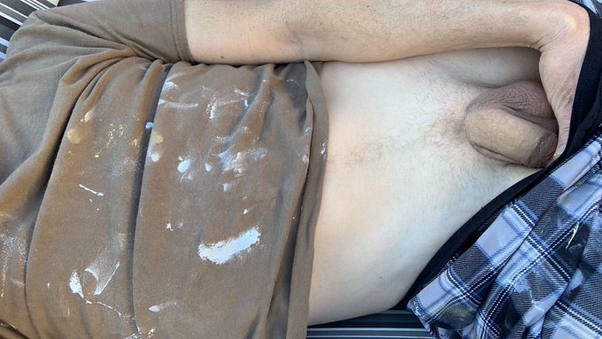 Just taking a break from painting https://t.co/TNzAcMn80B