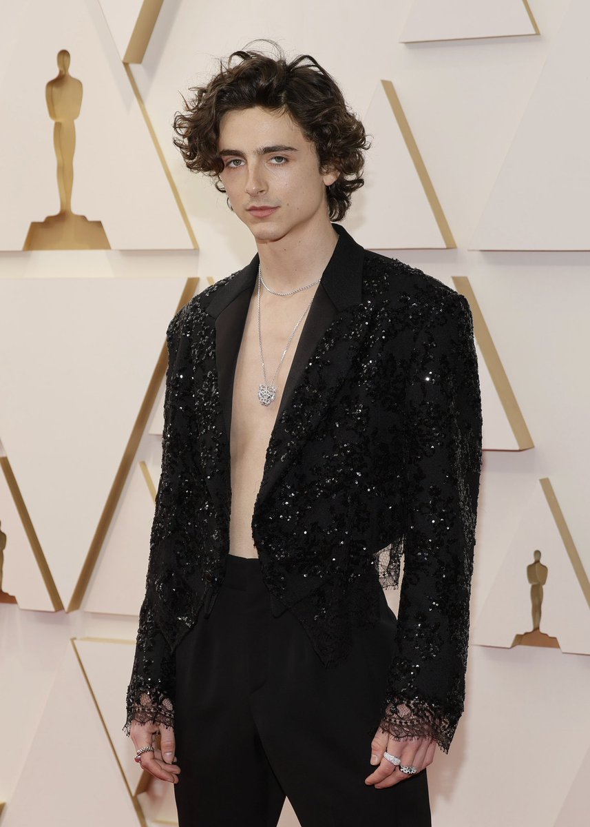 ftchalamet's tweet photo. i am not the same person that i was before timothée chalamet’s 2022 oscars red carpet fit https://t.co/GxRq3GpM3X
