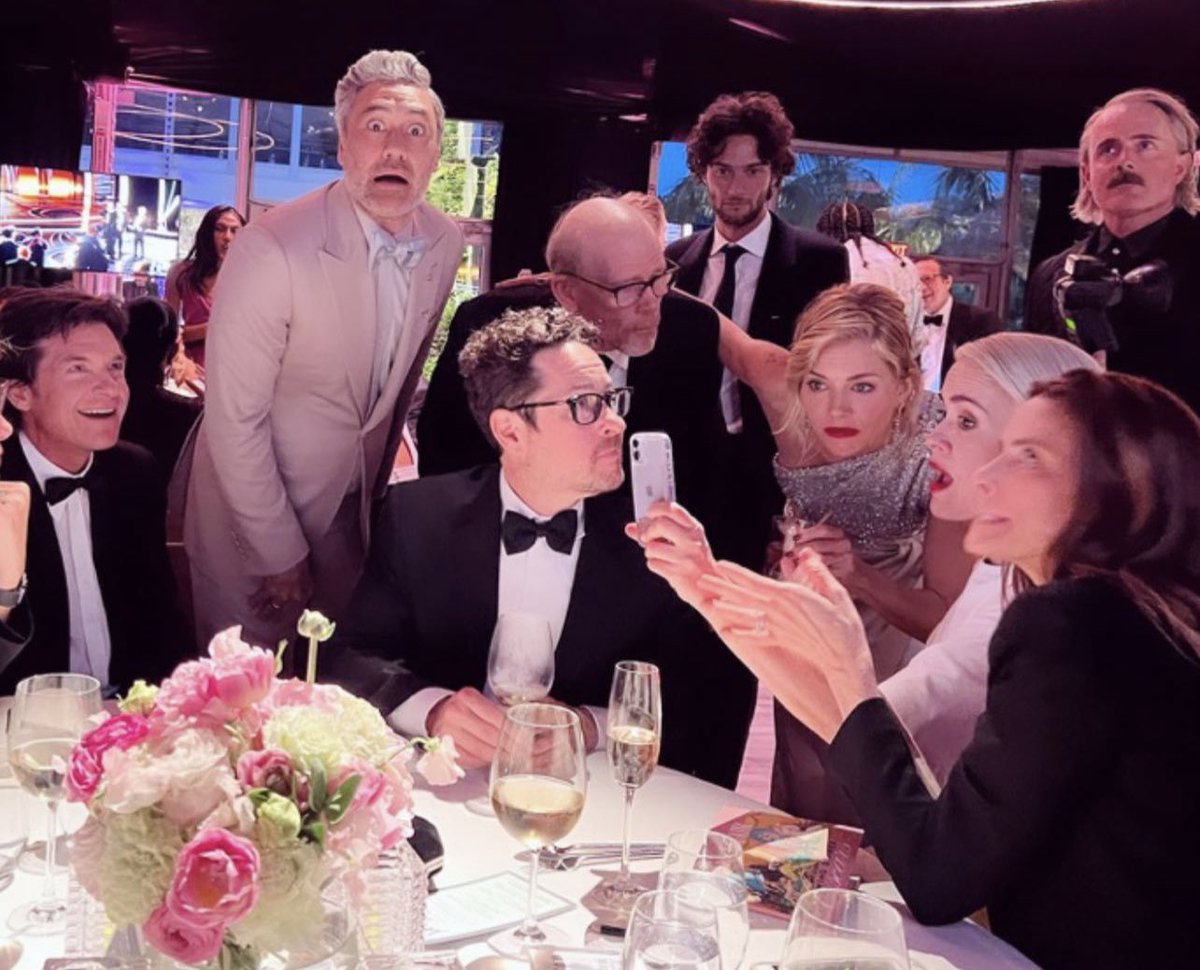 JarettSays's tweet image. Dying at this photo from the Vanity Fair #Oscars viewing party….