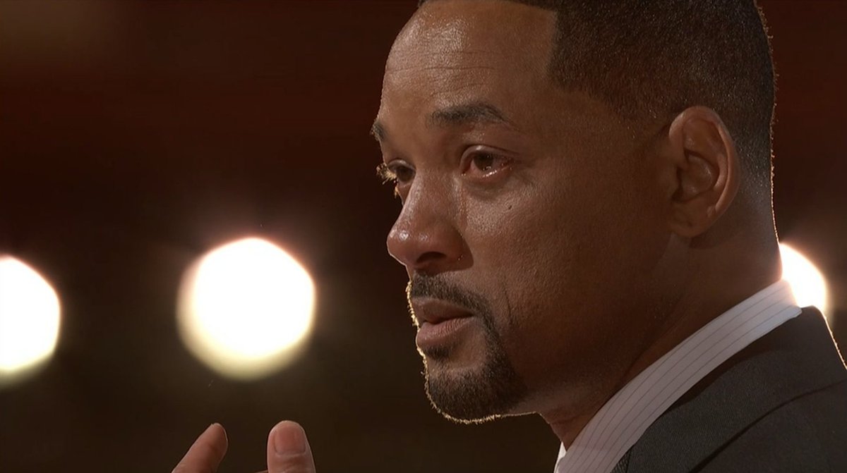 GeekZoneGZ's tweet photo. Will Smith ha sabido dar un gran discurso, conectando la polémica con la película y su mensaje, pidiendo disculpas a la Academia (sin pedirle perdón a Chris Rock, obvio) y todo de manera soberbia.

Mis dieces. #Oscars https://t.co/e4PcQZrZ4H