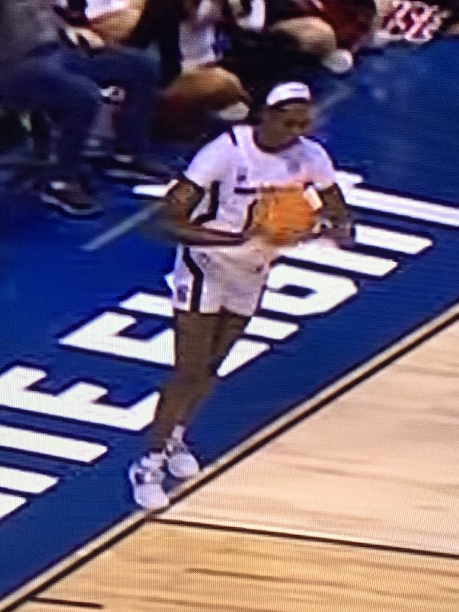 KouriSteve's tweet image. Rules for inbounding the basketball after a made basket are apparently optional.