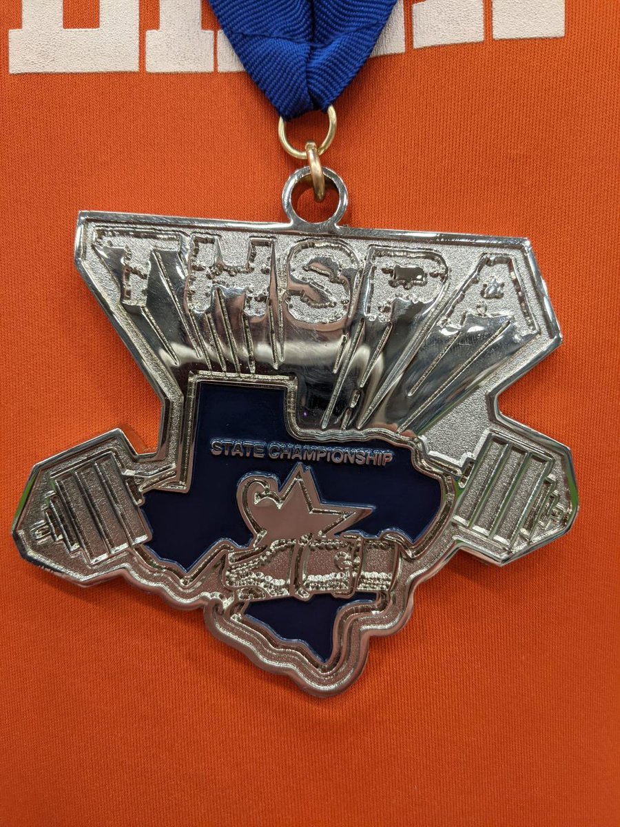 Got 2nd place at state by deadlifting a new 655lb state record deadlift.  I'd like to say thank you to my coaches, teammates, and parents for making this possible!
youtube.com/watch?v=8jCNCq…