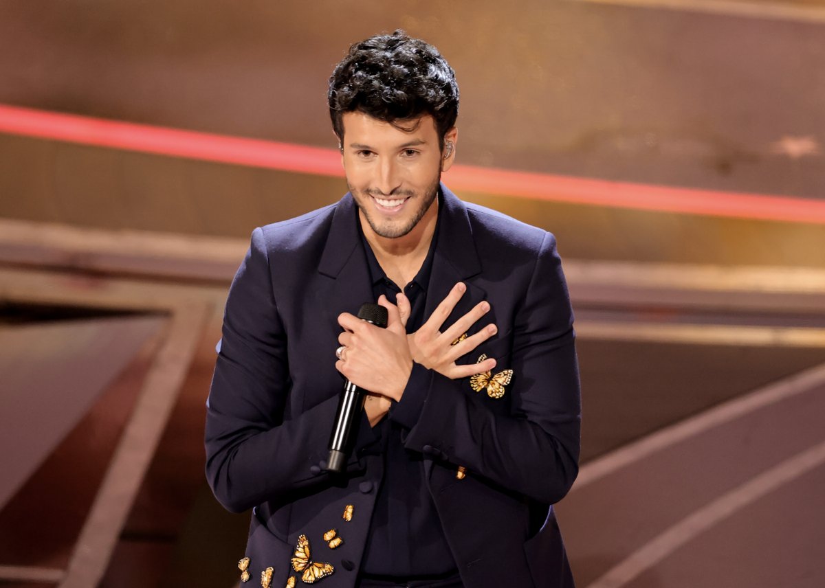 etnow's tweet photo. The way we were holding back tears during @SebastianYatra's performance of #DosOruguitas. 😭 #Oscars 

(📸: Getty Images) https://t.co/GjqnLwnuuh