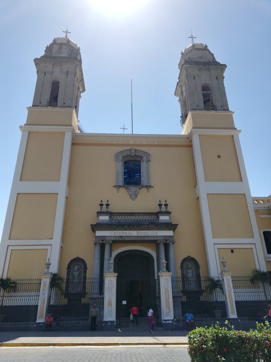 Ahemedina's tweet photo. La ciudad de #Colima es un lugar tranquilo y bonito que merece la pena visitar, tiene mucha vegetación, un calor sabroso y es una capital cercana a pueblos mágicos, la playa y volcanes 🌴⛰️ además de probar bebidas como la tuba, agua de coco y @cervezadecolima
#colimacapital https://t.co/yAKWU6V8lt