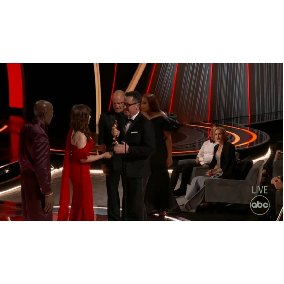 zsuzsanna_virag's tweet photo. The 5th and the 6th!
Best cinematography and Best Visual Effects!
Congratulations!
#dune @GreigFraser_dp #gerdnefzer https://t.co/jUCzqJZFcC