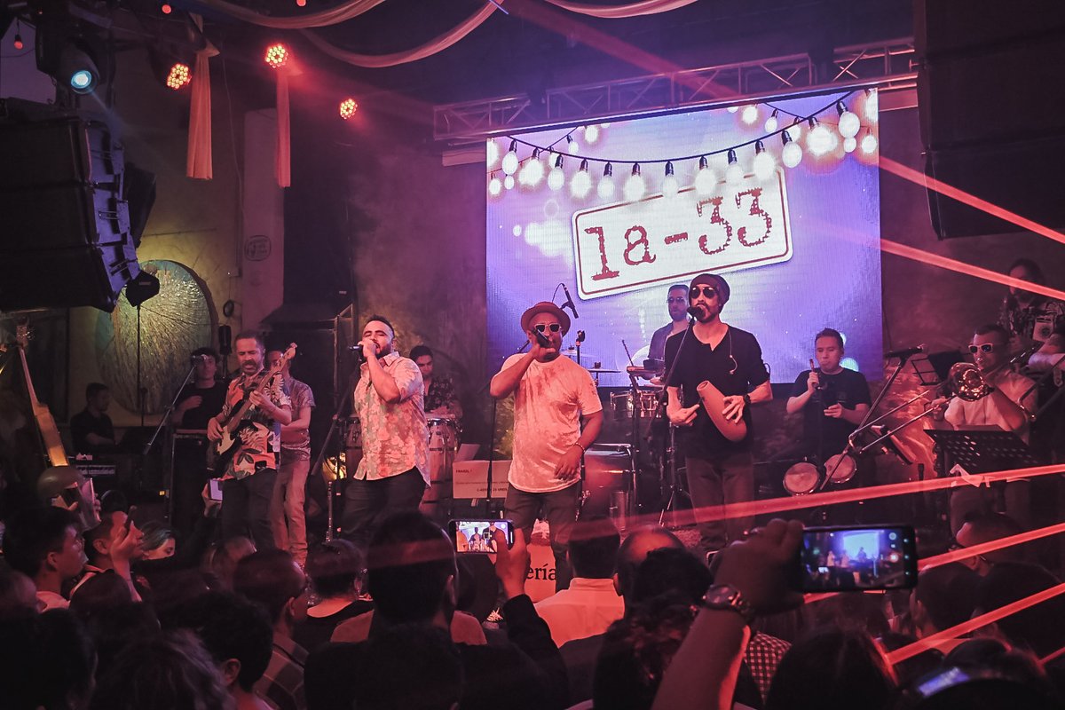 Qué gran noche se vivió en <a href="/cafelibro/">Galería Café Libro</a> 🇨🇴 Gracias al tremendo público, que siempre nos acoge con tremenda energía y con ese cariño. Nos quedamos cortos de palabras, infinitas gracias Bogotá ¡Nos vemos pronto! ❤️🙌🔥🔥🎉💃🕺
📸 En el lente de: Diego Vargas