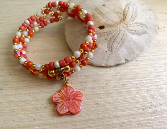 Coral Flower Memory Bracelet Floral Jewelry Beach Jewelry dlvr.it/SMTWGD