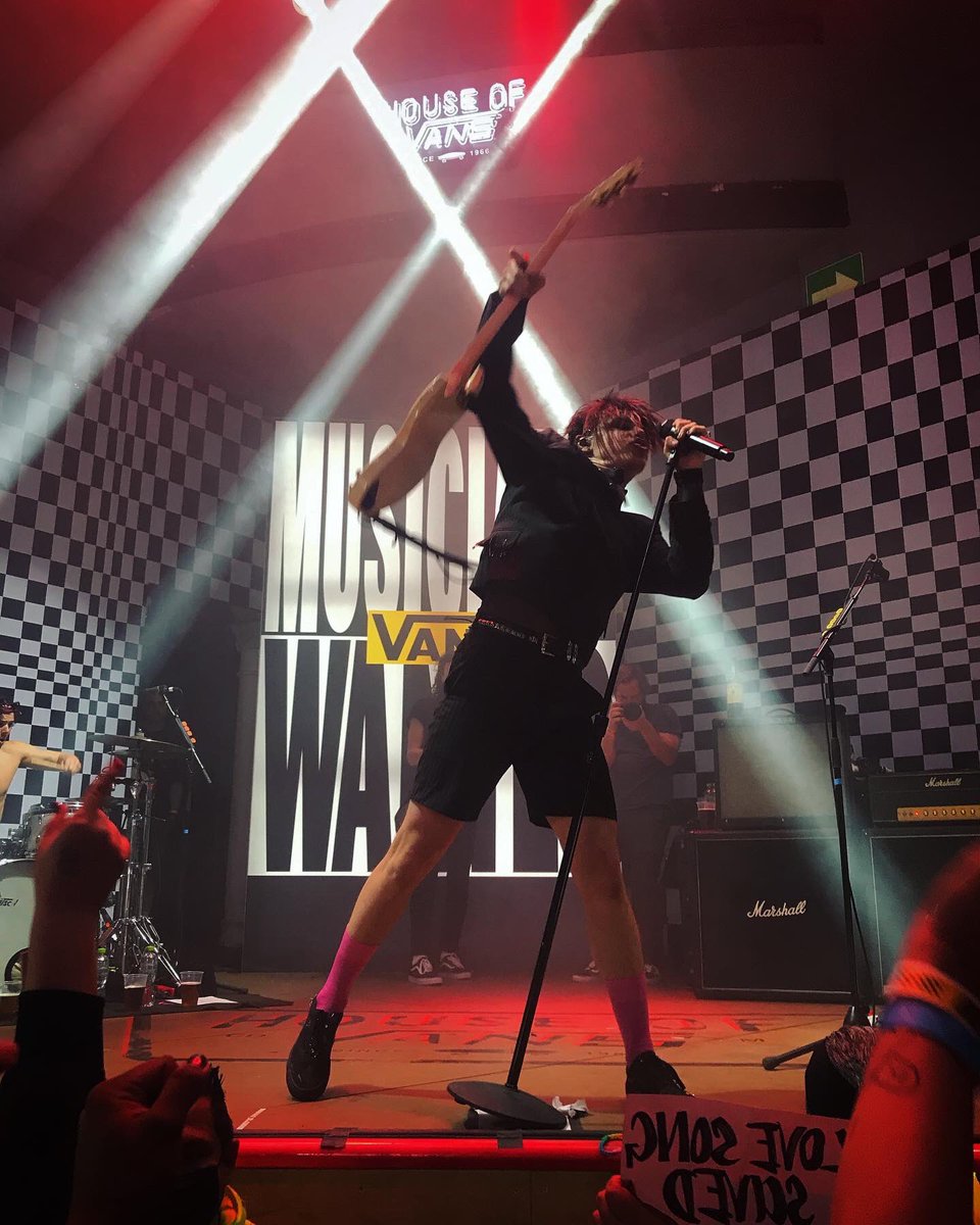 JavierAlexis_20's tweet photo. @yungblud ayer en el House Of Vans https://t.co/7AUYlg1224