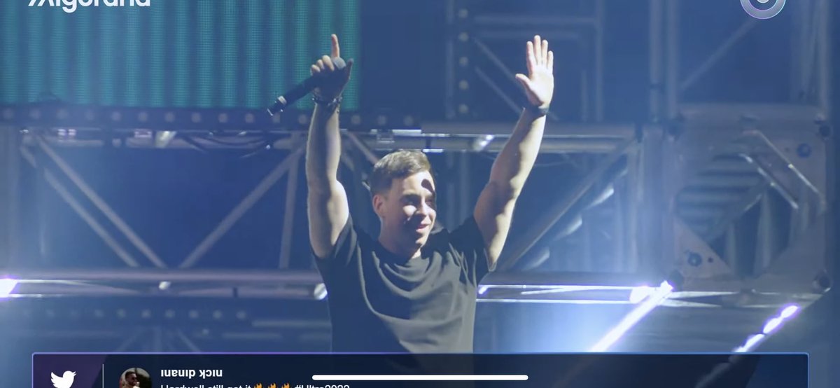 cdcvlogs's tweet photo. Le está dando con todo ULTRA 💥🎶 “que puedo decir, me alegra estar de vuelta” - Hardwell https://t.co/e3OC4qVoaD