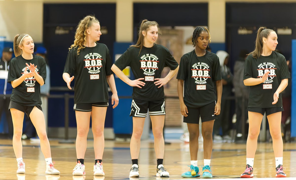 TapekageProd's tweet photo. 2K Shay came to play ! And won MVP at the best of buffalo showcase! 

Photo by @turri_s @shay_ciezki https://t.co/2eqxN70cVv