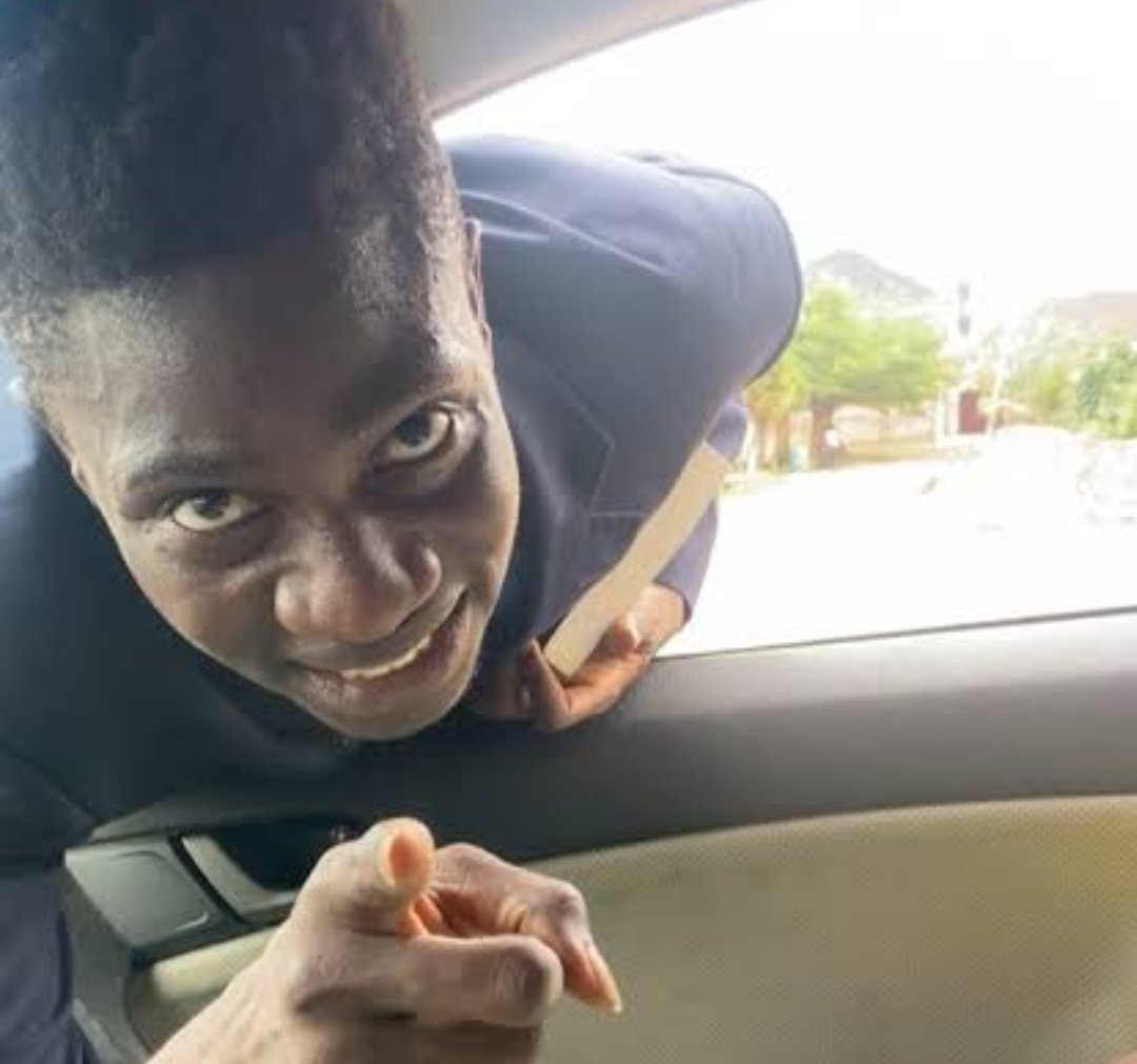 hazelpawa's tweet photo. How SportBetting almost finish Me.
Thread.
1.

If you think this is a sad story,
It's nt. 

So I ws trying to get to PH to see my crush.
Wnt to the park, to board a bus. 
I peeped inside one, saw girl's full.

Asked one Baba at the front, if the car was going to PH?
He nodded. https://t.co/foP3RutlFK