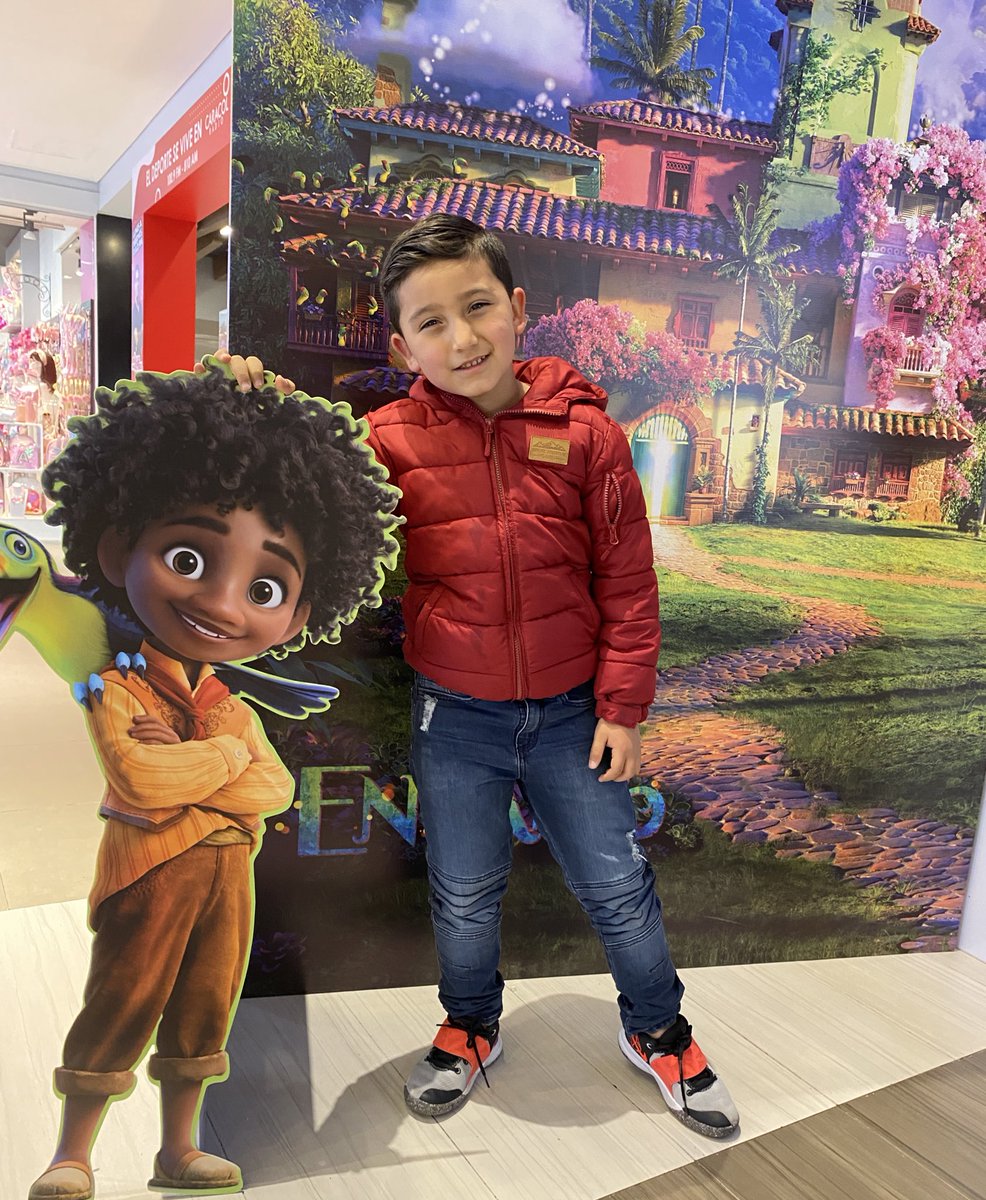 yoapalacios's tweet photo. Se la ha visto 5 veces🫣😊y Antonio es su personaje preferido😍 mi #EmilioGP ❤️#Encanto  #MejorPelículaAnimada 🇨🇴👏#Oscars #DosOruguitas #Oscars2022 #Oscar2022 #Orgullo 🇨🇴GRANDES 👏 https://t.co/GhMGPN20Xj