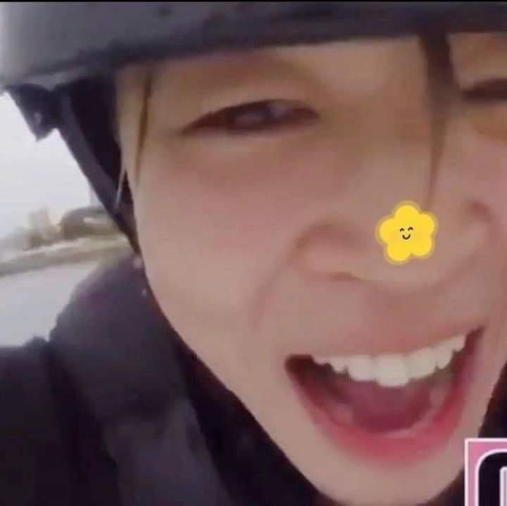Ceci_Kookmin_YT's tweet photo. Recargate con energía de amor viendo a Jimin chiquito 😍🐣💛 https://t.co/IECKJk6AvA