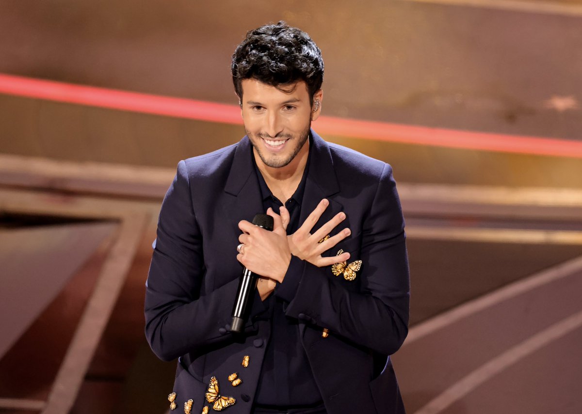 SueltaLaSopaTV's tweet photo. #SebastianYatra representando a los latinos en los premios #Oscars 📸: Getty https://t.co/YLCRaCigJP