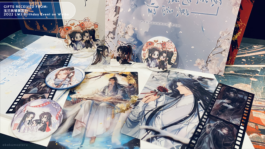 One more since I got permission to post it...! I participated in the LWJ birthday event on Weibo this year and they sent me a box of gorgeous fan goods (and books!!) made from the art involved...! My own piece got made into a sparkly pin badge! 🥺❤️🙏
#交換P4P写真 