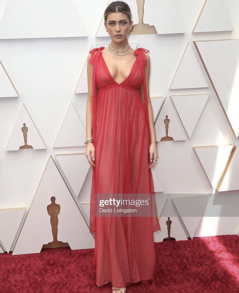 ameIiethinker's tweet photo. birthday girl at the #Oscars https://t.co/upKv0ISpnV
