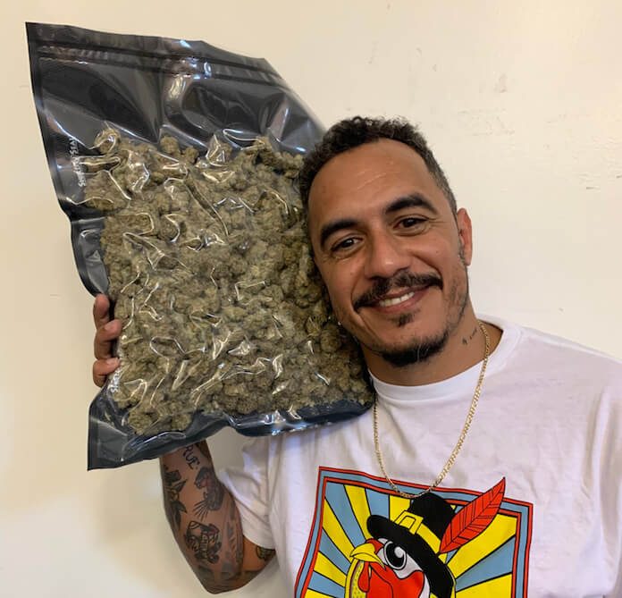 kinemail's tweet photo. #WeedPower #MaconhaÉVida Garotão MARCELO D2 tem 54 anos. FUMEM MACONHA FUMEM MUITA MACONHA! https://t.co/3JOss4GdiF