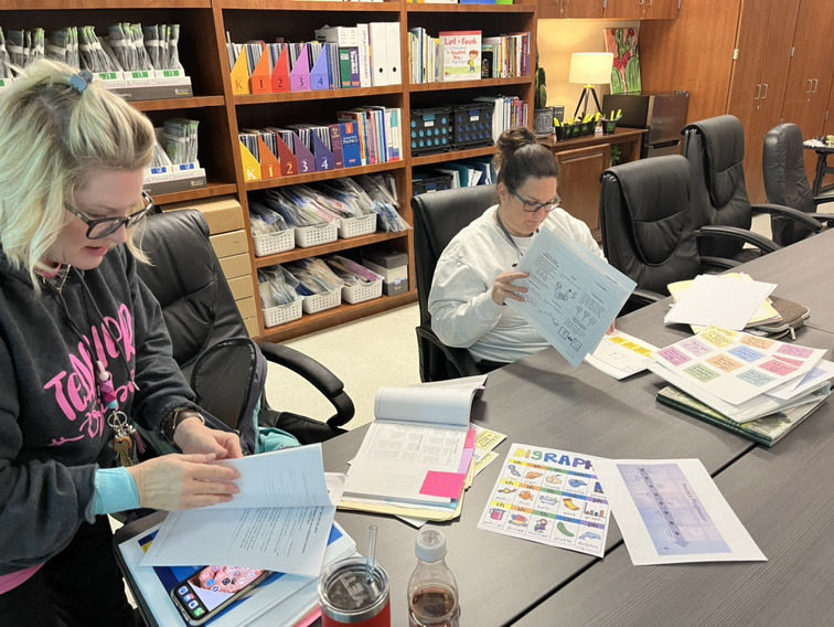 masmith1914's tweet photo. The 4th grade team at Sally K. Ride making toolkits for conferring and small group work using a slew of new phonics resources. https://t.co/j7WpDvpjdH