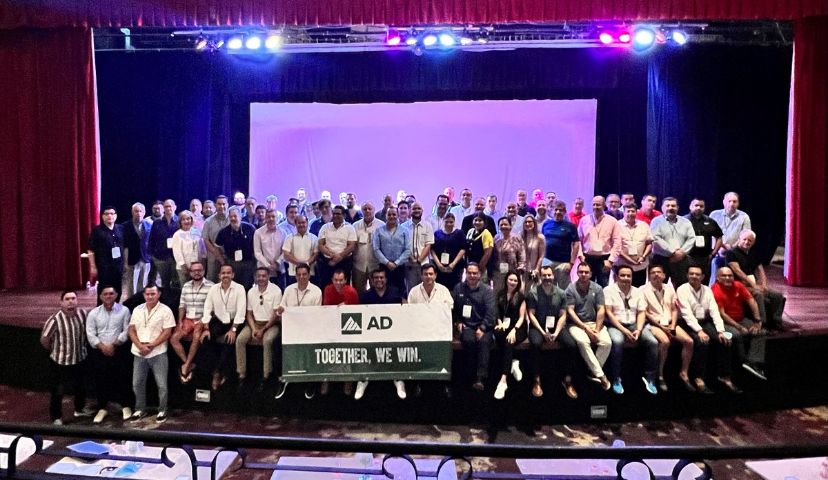 Una foto grupal es una de las maravillosas tradiciones de AD México en nuestros eventos y muestra el aumento en la participación y esta vez no es diferente. ¡Gracias a todos los miembros y proveedores que se unieron a nosotros en el evento de este año y por su dedicación a AD!