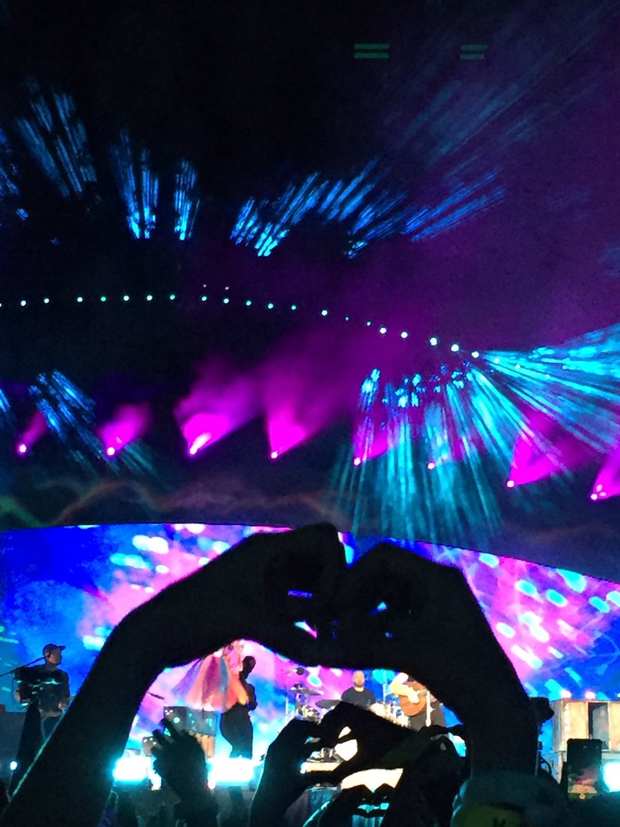 almendraselena's tweet photo. BEST DAY OF MI LIFE✨❤️

#Coldplay #ColdplayMonterrey #MusicOfTheSpheresWorldTour https://t.co/uF53dpBuVa
