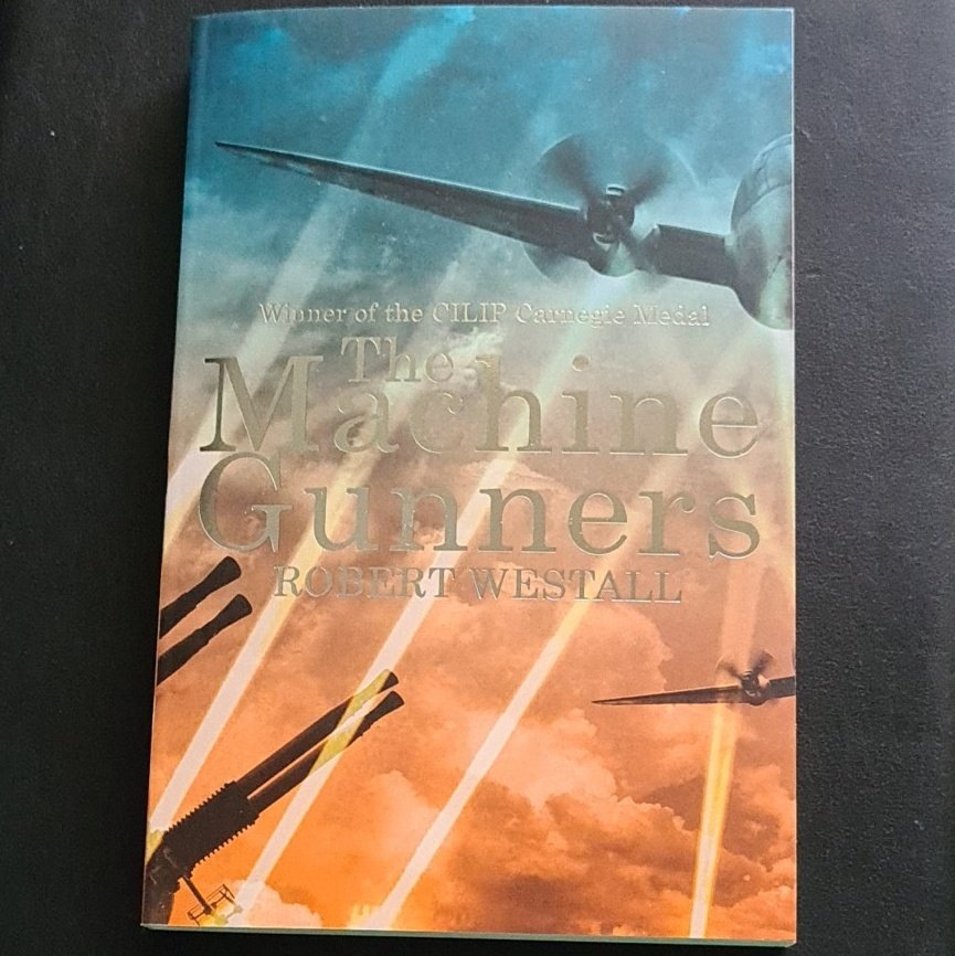 HopBuddyHop's tweet image. This arrived today, such a classic. #TheMachineGunners by #RobertWestall