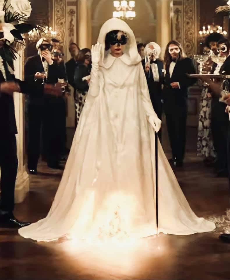Lolbeh8's tweet photo. Increíble ganó mejor vestuario Cruella gran talento, excelente imagen #Oscars https://t.co/MnLaBzz75n