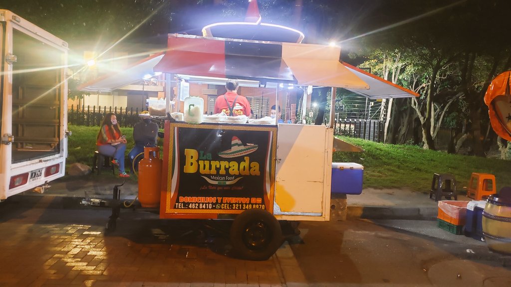 GasnovaCo's tweet photo. En restaurantes al aire libre y #FoodTruck el #GasLP provee #CleanEmergy para cocinar, siendo la mejor opción por su fácil instalación, versatilidad y poder calorífico. 📸 LA BURRADA, barrio Mazurén, Bogotá. Más información 👉 https://t.co/lukX6WcprG https://t.co/FPC8qmPEuQ