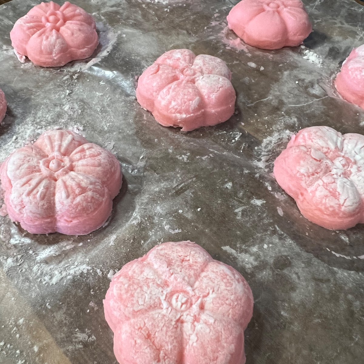 Sakura Potato Puffs - video coming this Thursday at 2pm pst 👀 
#Sakura #potato #CherryBlossomsAfterWinter