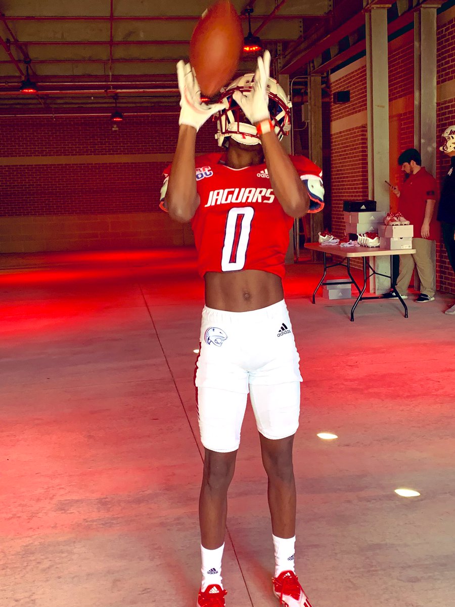 JohnTay_05's tweet photo. HAD A GREAT TIME AT THE UNIVERSITY OF SOUTH ALABAMA 🔴🔵WANT TO THANK @KaneWommack @CoachMichaelSmi @CoachApplewhite @Gabriel_DreyUSA FOR SHOWING LOVE🤟🏽GO JAGS😎 https://t.co/3MqwHIL5wG