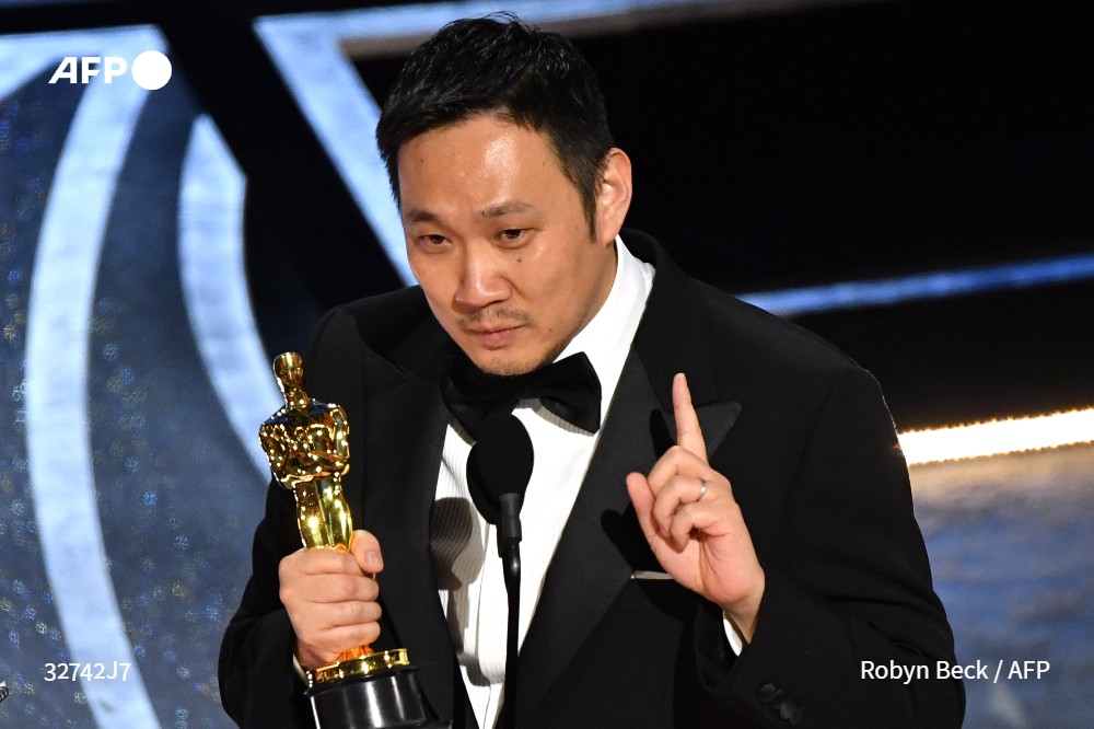AFP's tweet photo. #UPDATE "Drive My Car" is a Japanese arthouse film based on a short story of the same name by Haruki Murakami. 

The adaptation by rising indie star Ryusuke Hamaguchi won the Oscar for best international film https://t.co/9C6Y4o5oWl by @Mathias_Cena 

#Oscars https://t.co/kwcV4B23Fa