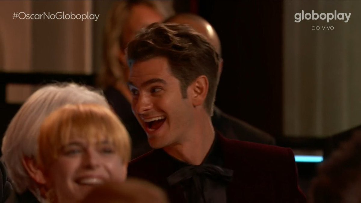 aelinbegins's tweet photo. *câmera do oscar foca no andrew*

andrew garfield: 😆😁😄

#Oscars https://t.co/Rscc4sniKV