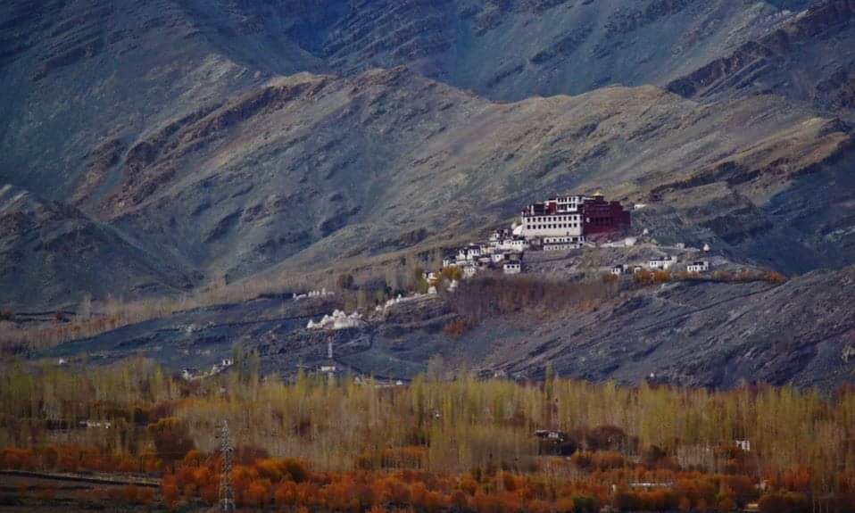 Parietalcell's tweet photo. My take. Different season, different colors. #matho #ladakh #ladakhtourism https://t.co/35AGmaO5QT