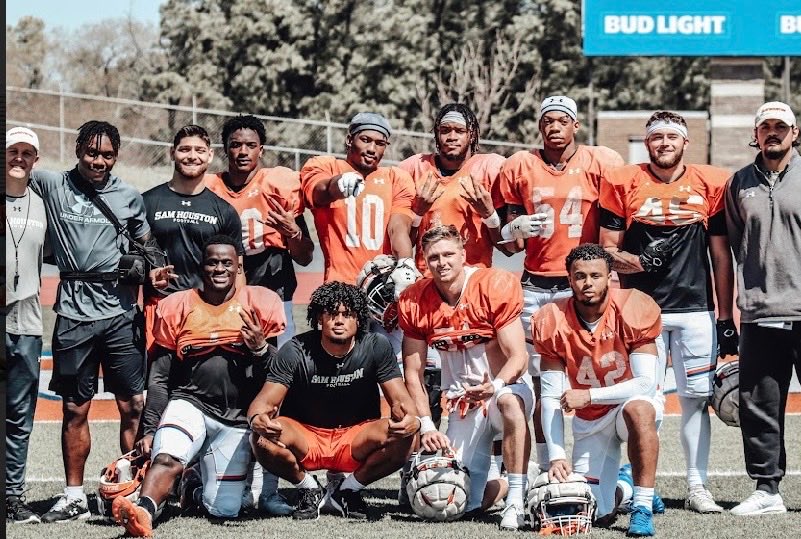 CoachHen_1's tweet photo. Very blessed to be around this group of men! #SwarmNCompete https://t.co/LyffDCFtvo