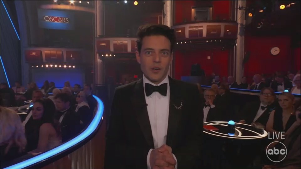 Rami Malek introduces Billie Eilish and FINNEAS to perform "No Time To Die" at the #Oscars. bit.ly/3IP7K13